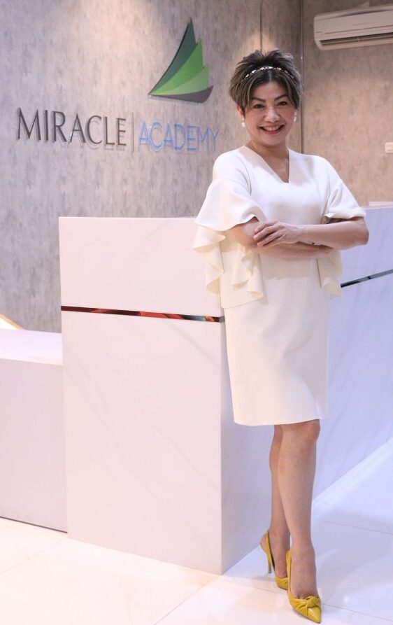 dr. Lanny Juniarti, Dipl. AAAM